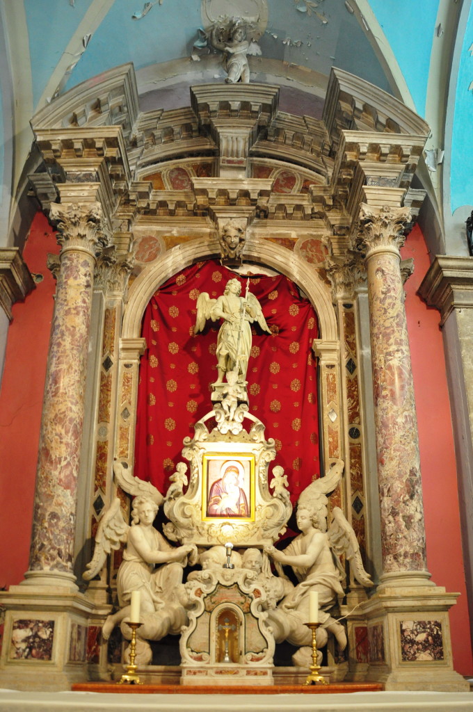 Oltar v cerkvi Marije Tolažnice